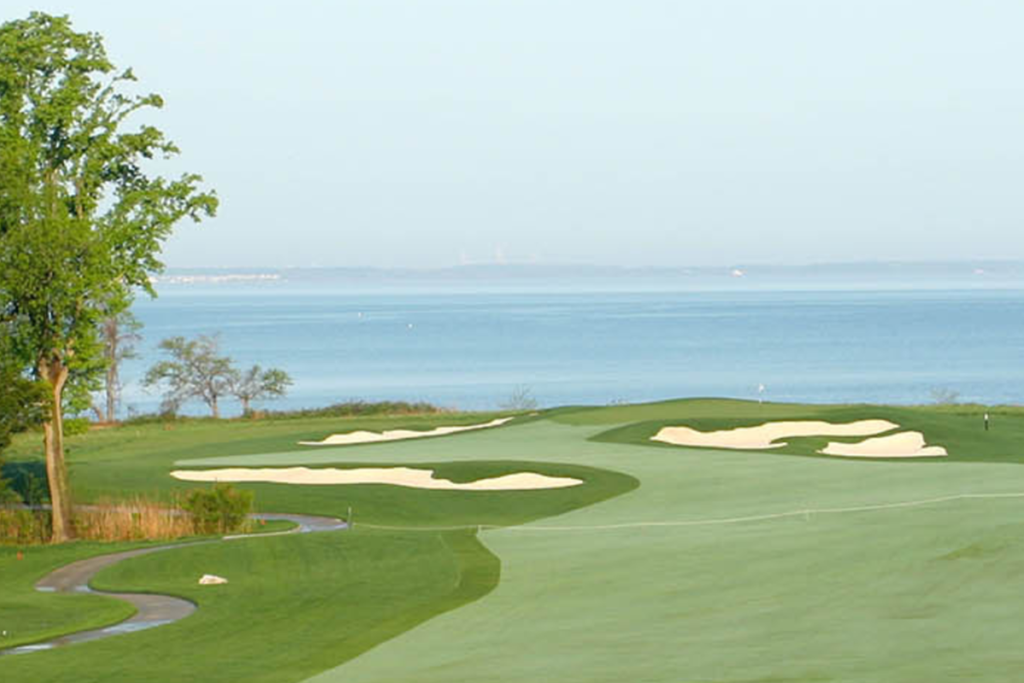 Golf hole with the water as a backdrop